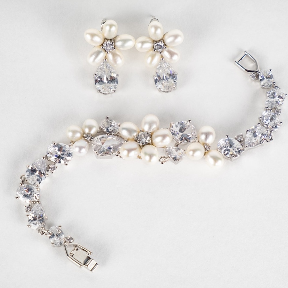 Pearl and Crystal Floral Jewelry Set Zircon Pearl Flower Earring & Bracelet